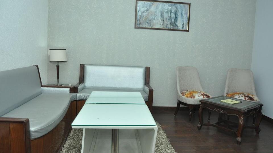 Hotel Jsr Continental Dehradún Kültér fotó