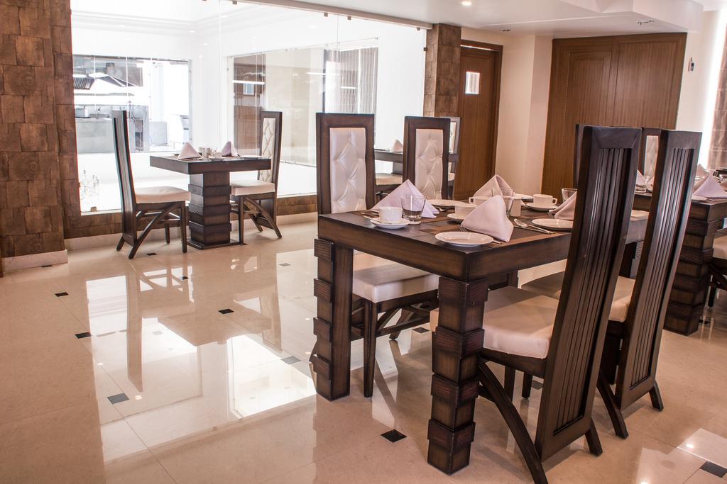 Hotel Jsr Continental Dehradún Kültér fotó