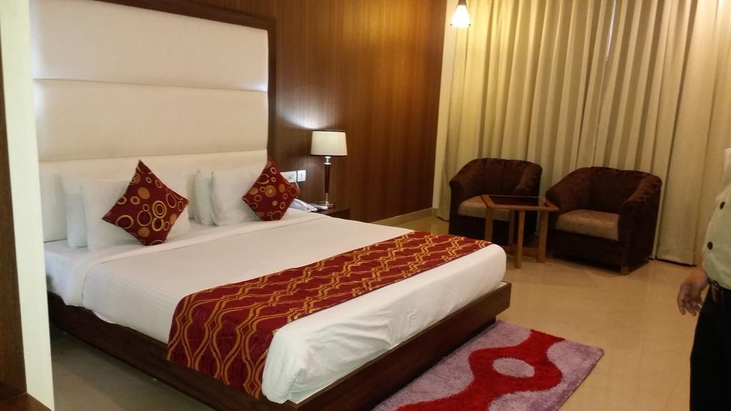 Hotel Jsr Continental Dehradún Szoba fotó