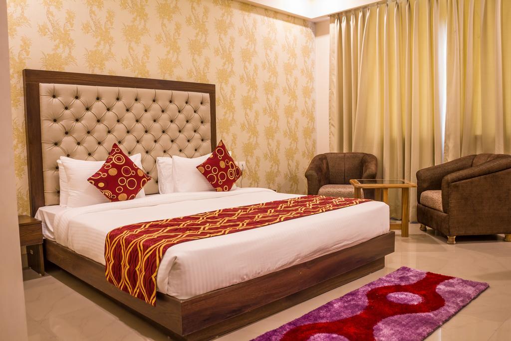 Hotel Jsr Continental Dehradún Szoba fotó