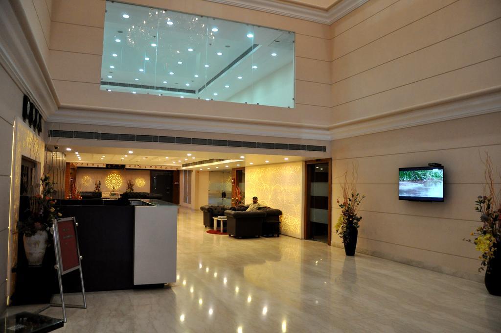 Hotel Jsr Continental Dehradún Kültér fotó