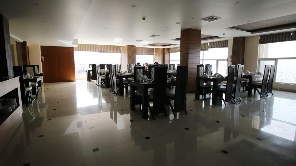 Hotel Jsr Continental Dehradún Kültér fotó