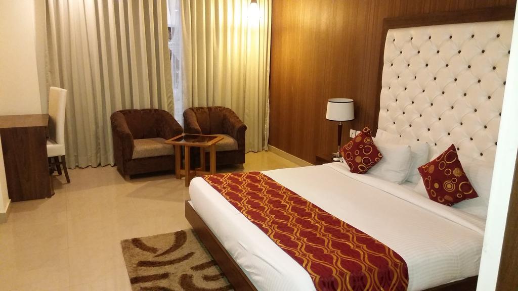 Hotel Jsr Continental Dehradún Szoba fotó