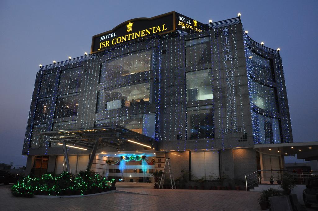 Hotel Jsr Continental Dehradún Kültér fotó