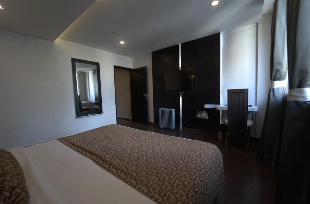 Hotel Jsr Continental Dehradún Kültér fotó