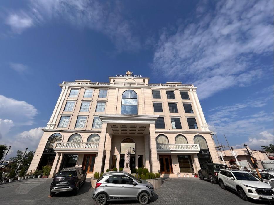 Hotel Jsr Continental Dehradún Kültér fotó