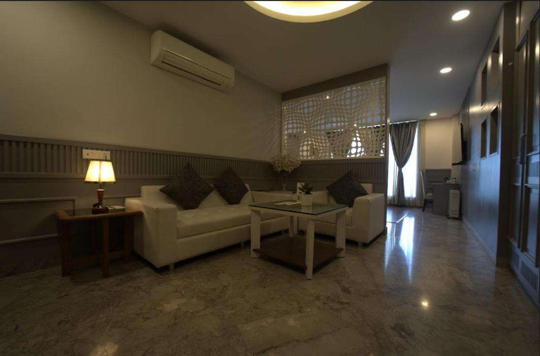 Hotel Jsr Continental Dehradún Kültér fotó