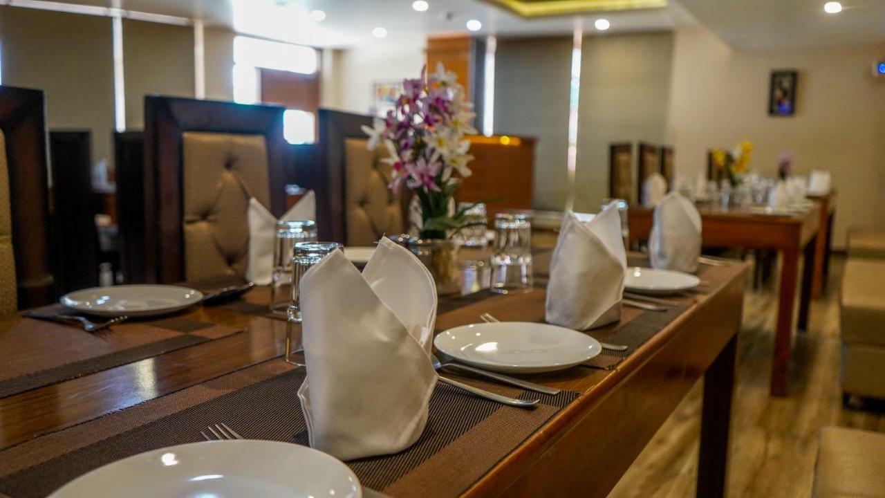 Hotel Jsr Continental Dehradún Kültér fotó