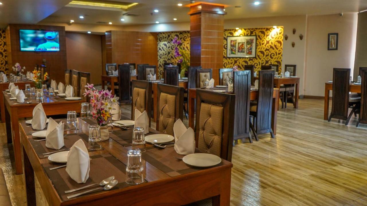 Hotel Jsr Continental Dehradún Kültér fotó