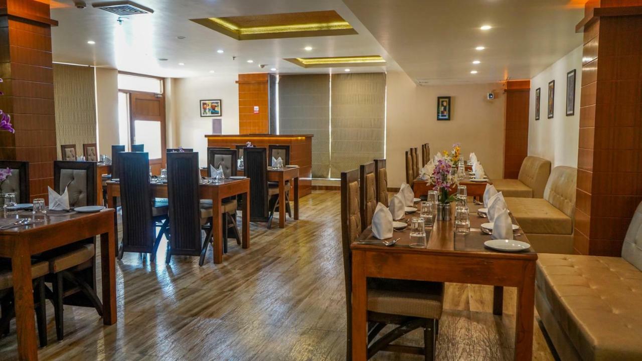 Hotel Jsr Continental Dehradún Kültér fotó