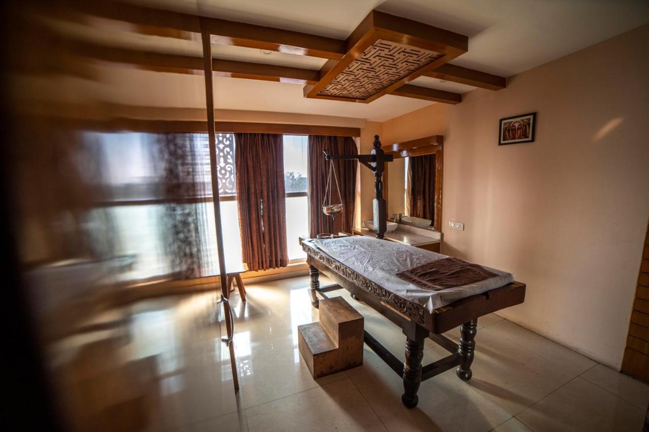 Hotel Jsr Continental Dehradún Kültér fotó