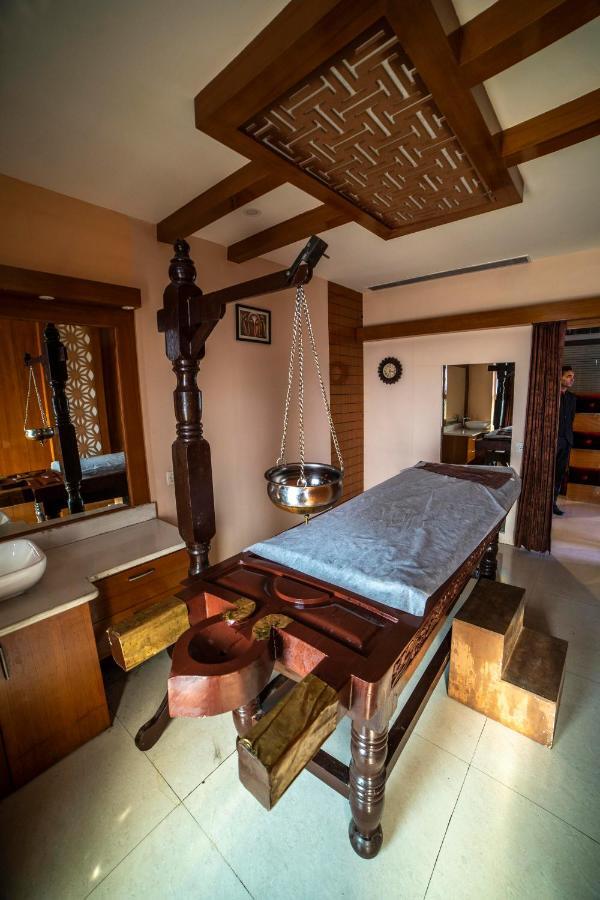 Hotel Jsr Continental Dehradún Kültér fotó